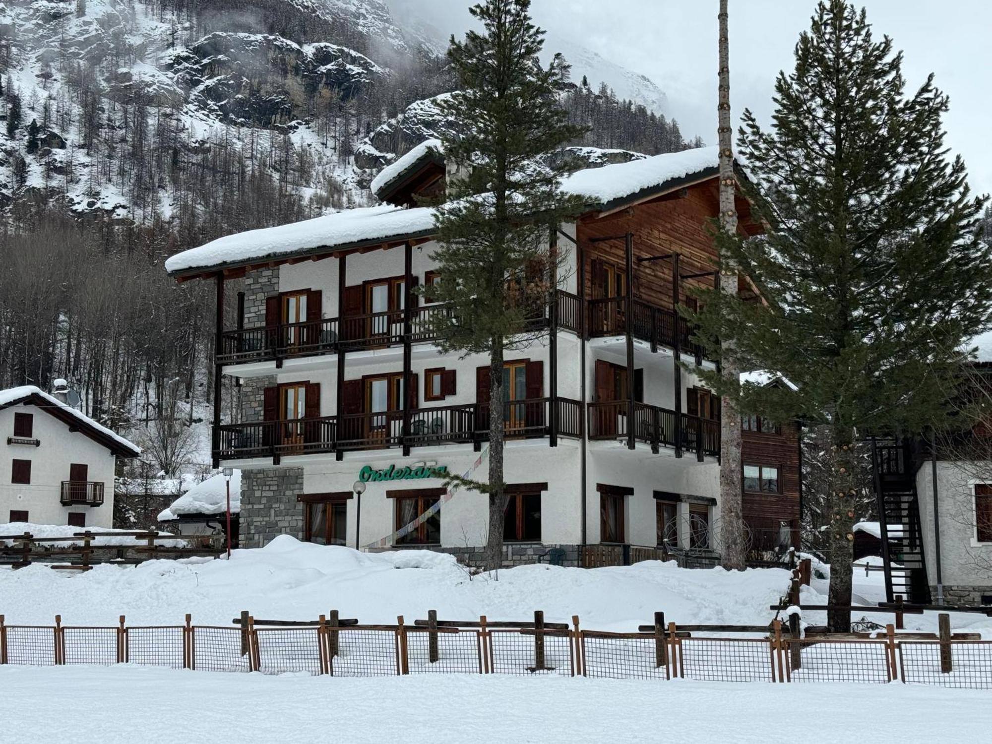 Hotel Ondezana กอนเญ ภายนอก รูปภาพ